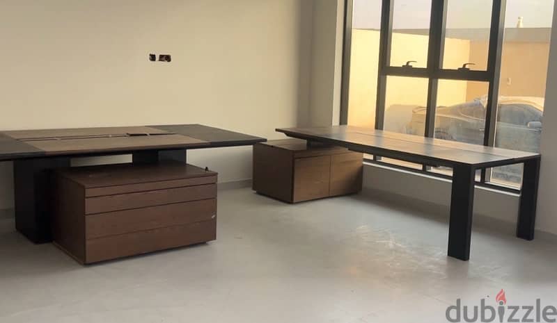 كراسي وطالولات مكاتب للبيع بسعر جداً ممتاز  ‏Sale office Tables 2