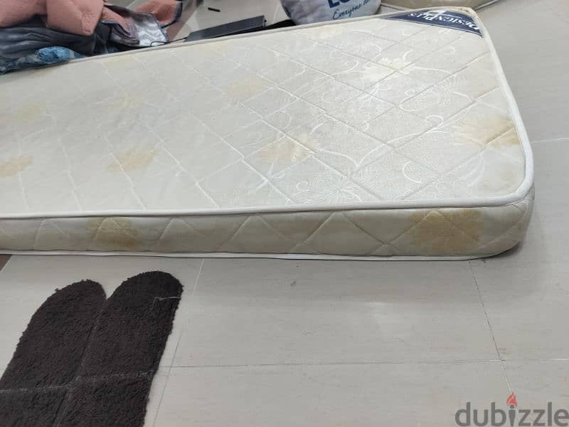 urgent sale 2 mattress 3