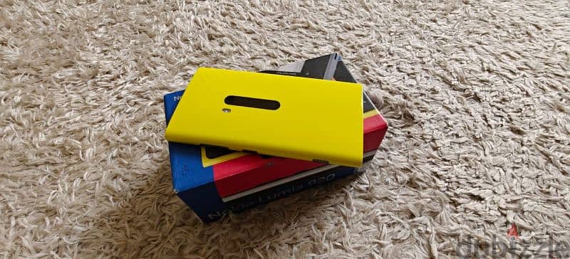 Classic Vintage Phone-Nokia Lumia 920 Yellow Color 1