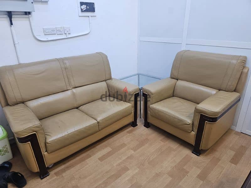 sofa 3 seater Good Conditions 0