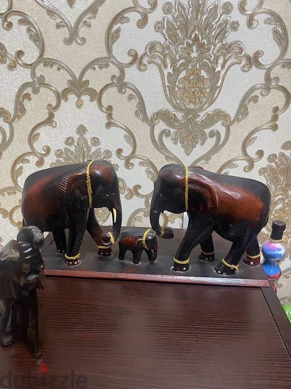 puare wood elephants 1