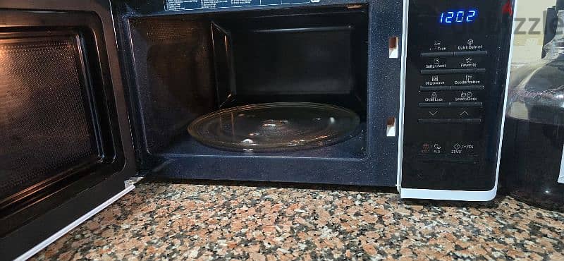 Samsung Microwave only 2 years old 1