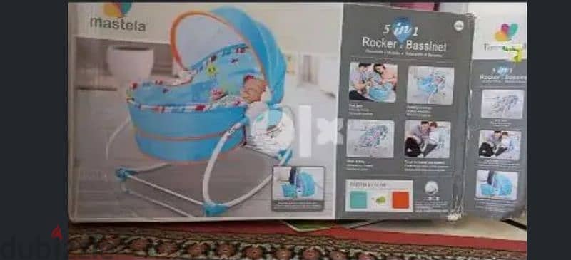 baby crib & baby bath ۔good condition  ۔25omr 3