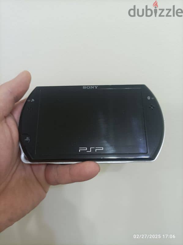 psp go good condition 2