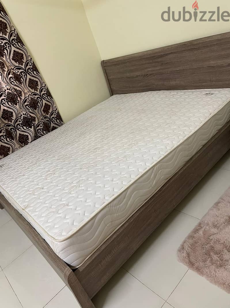 Mattress king size (Home center) 1