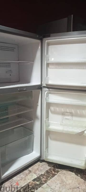 Clean refrigerator and excellent cooling 1