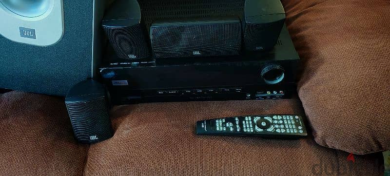 JBL sound bar with box and harmon/karbon Avr 4