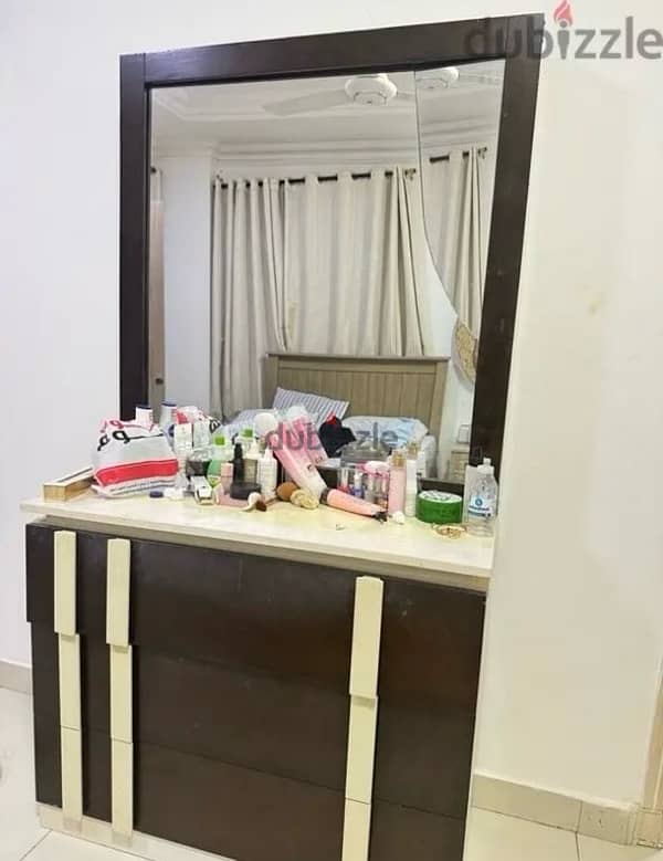 dressing table 0