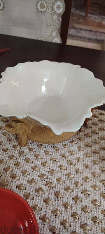 salad/gravy bowl with wooden stand