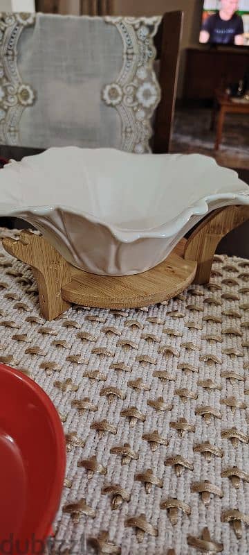 salad/gravy bowl with wooden stand 1