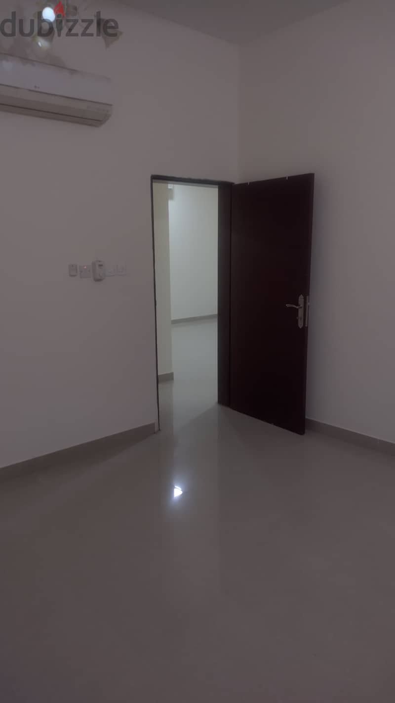 شقة  أرضية لايجار في معبيلة قريب نسيتو/wide ground apartment near nest 5