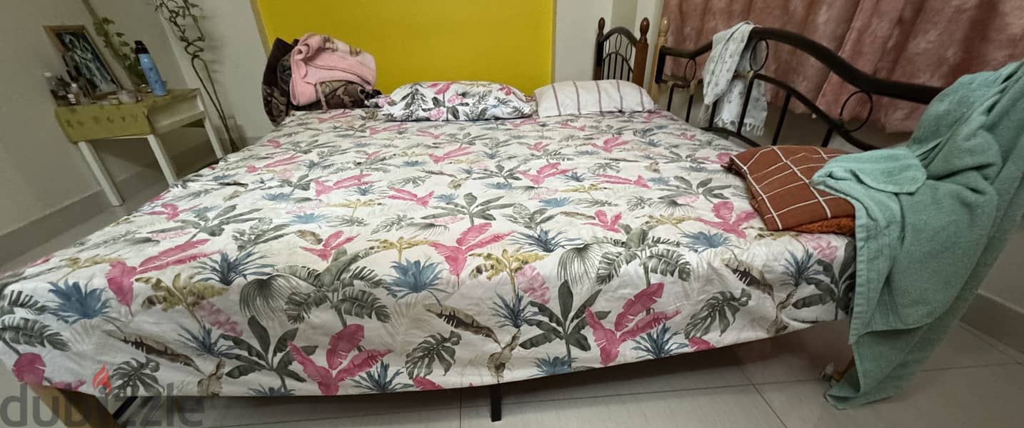 King size bed 180 * 200 with Raha medical mattress 4