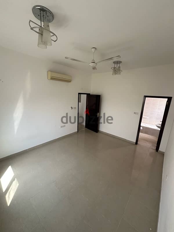 villa for rent in sohar korniesh 17