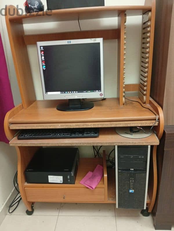 computer table with computer and monitor 1