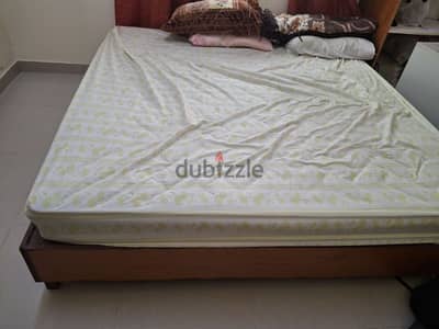 KING SIZE BED WITH METRES