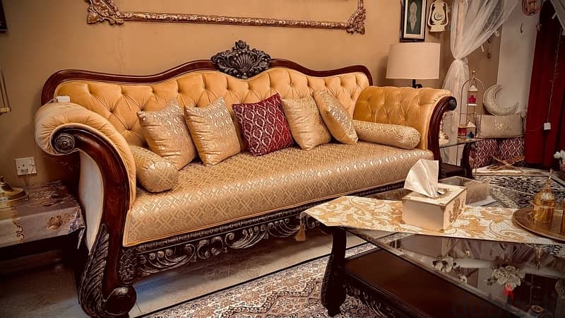 Luxurious Royal Sofa – Elegant & Timeless Design 1