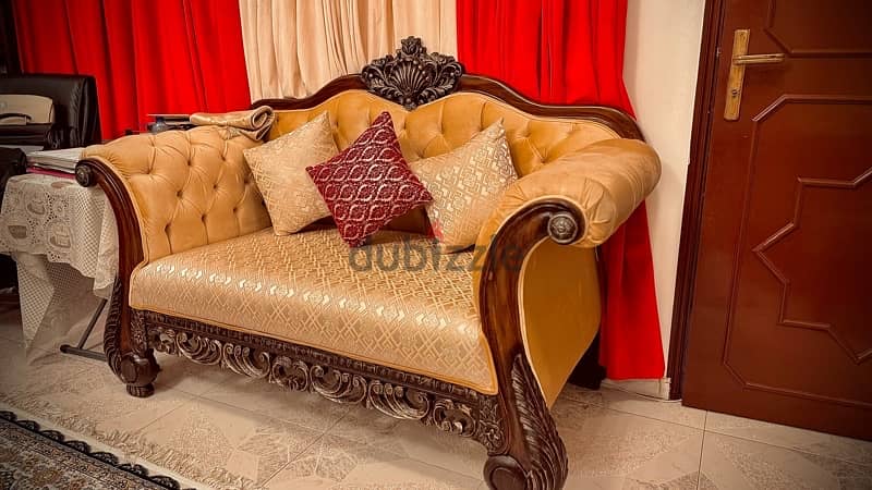 Luxurious Royal Sofa – Elegant & Timeless Design 3