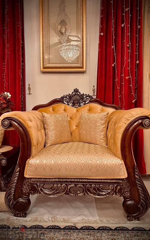 Luxurious Royal Sofa – Elegant & Timeless Design 5