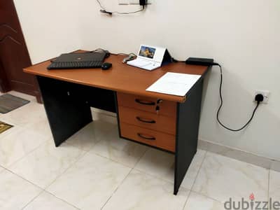 Office Table in Excellent condition for Sale