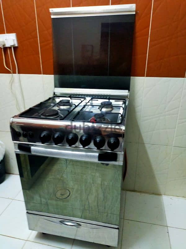 4 Burner Gas Cooking Range with Grill in Excellent condition for Sale 1