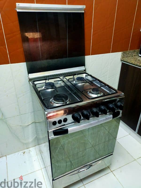 4 Burner Gas Cooking Range with Grill in Excellent condition for Sale 2