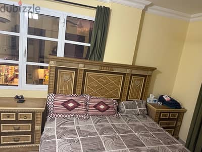 Bed with 2 stool and dressing table without mattresses