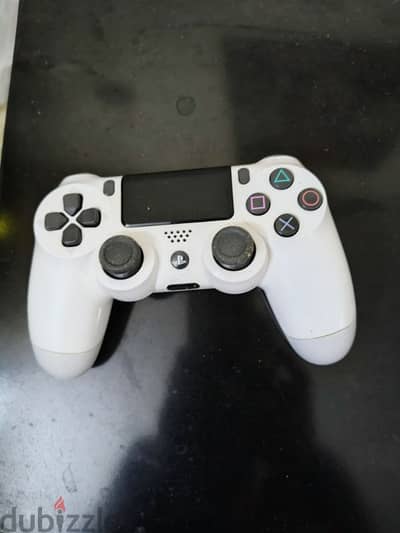 SONY PS4 Controllers + 4 games CD