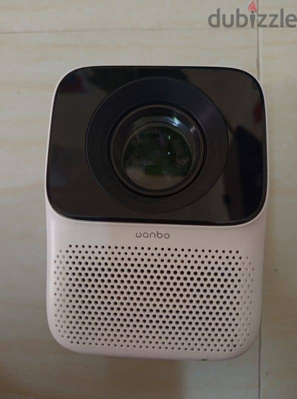 Wanbo T2 Max Smart Portable Projector in a very good condition 0