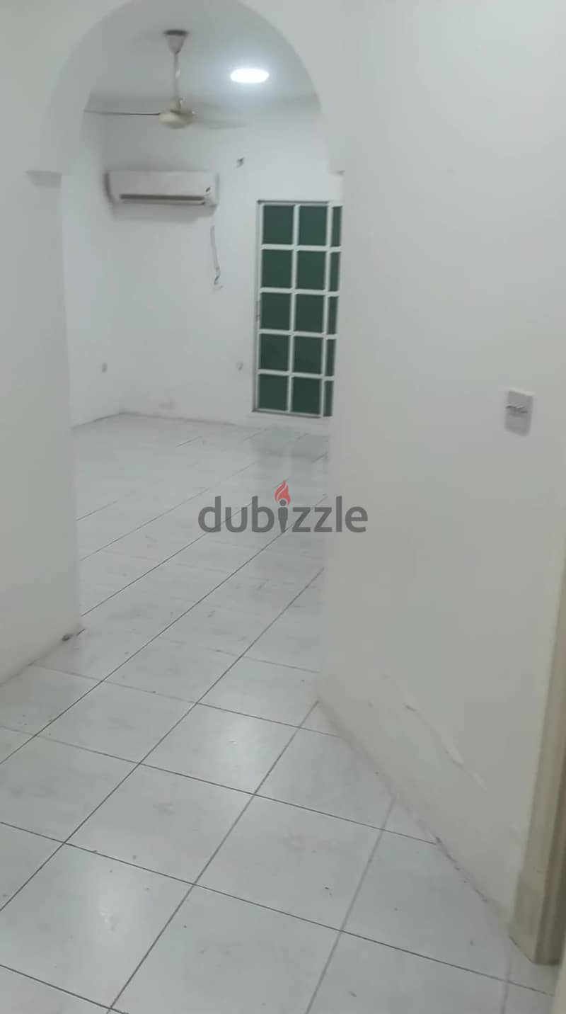 Azabia Near Bangli Market 1BHK for rentالعذيبة شقة غرفة وصالة وحمامين 3