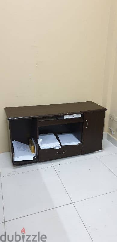 طاولات مكتب مستخدمة . used office tables 3