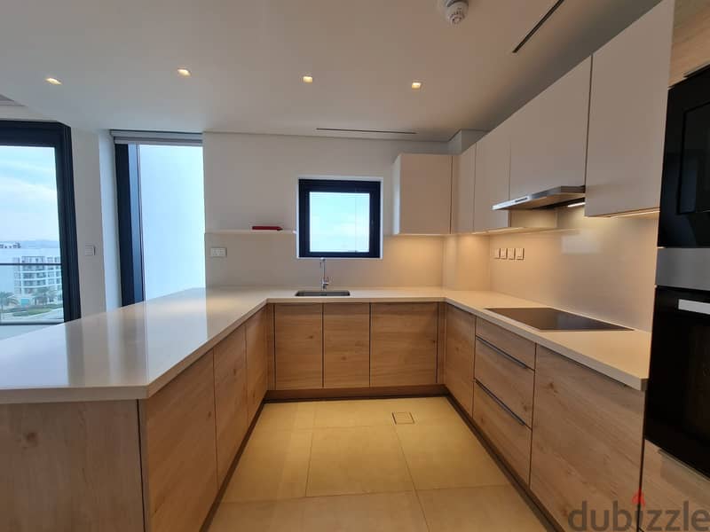 2 BR Luxury Apartment | Al Mouj | Marina & Sea View 5