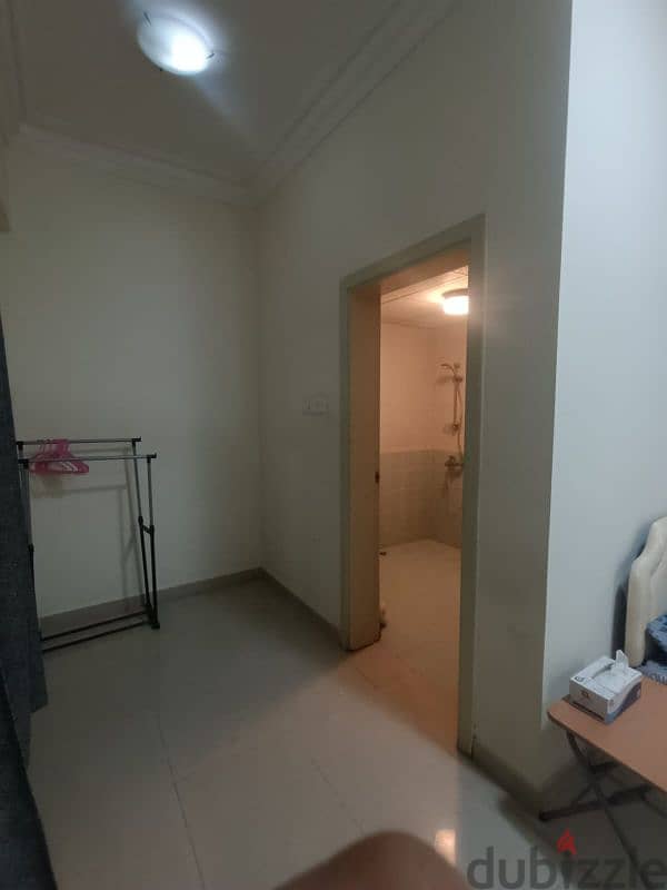 room for rent next to avenues mall 3