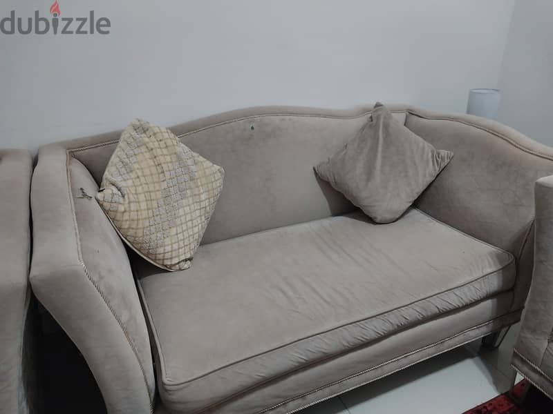 Urgent sale sofa 0