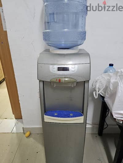 Midea water dispenser for sale in very good condition