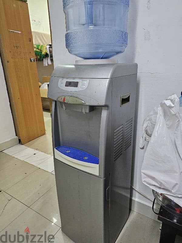 Midea water dispenser for sale in very good condition 2