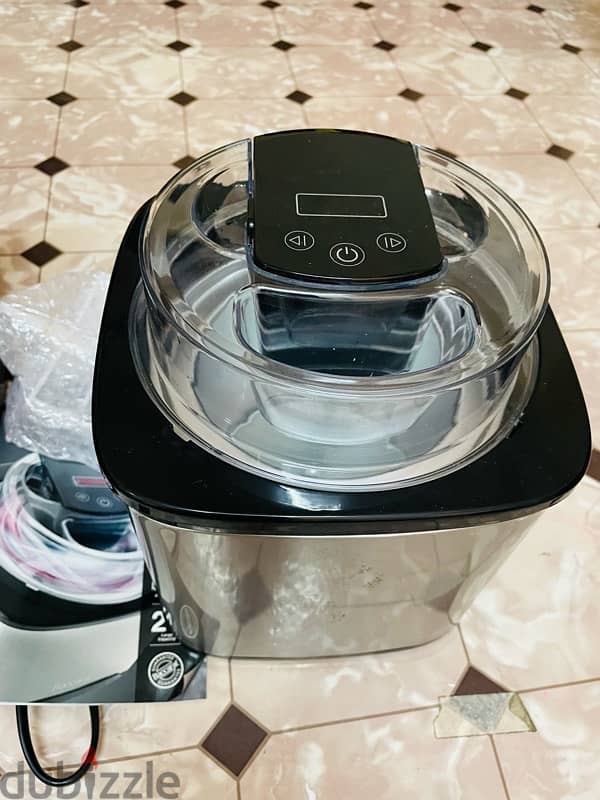 ICE CREAM MAKER 1