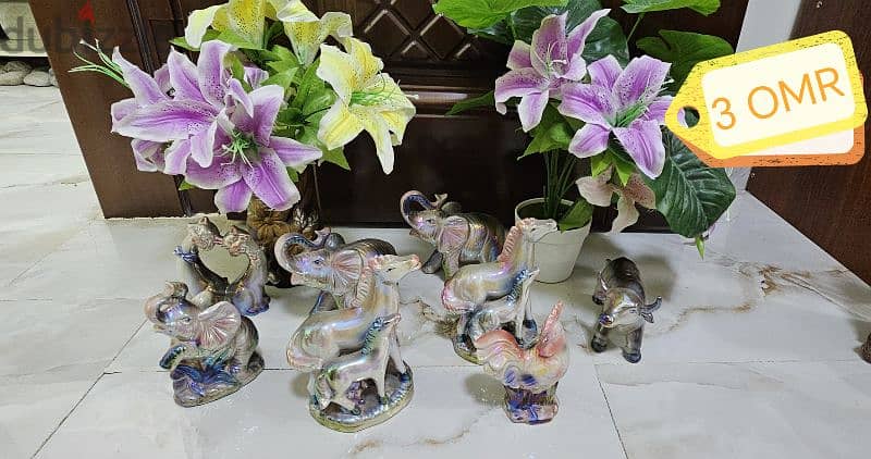 HOME ACCESSORIES AND CUTE STATUES AND FLOWER VASES 3