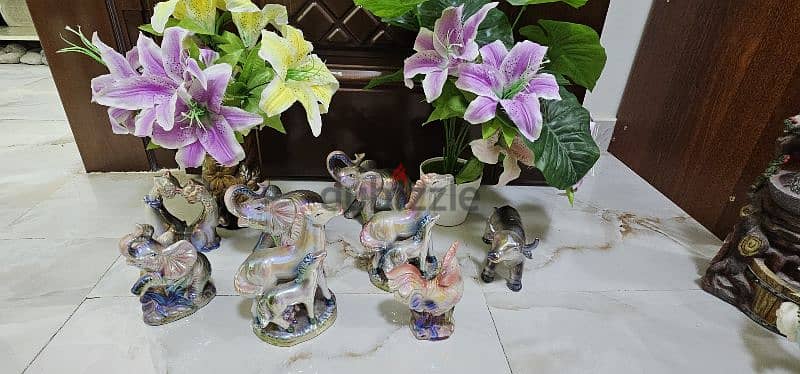 HOME ACCESSORIES AND CUTE STATUES AND FLOWER VASES 4