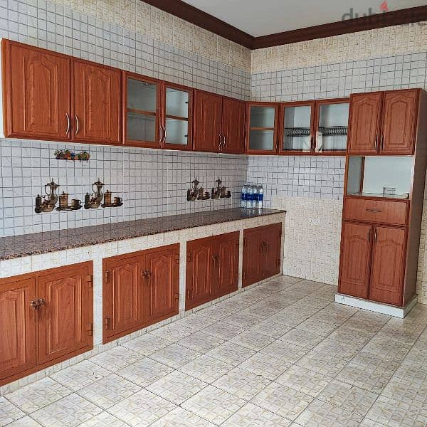 شقة كبيرة للايجار الشهري في غلا/بوشر.      flat for rent in Ghalla 2