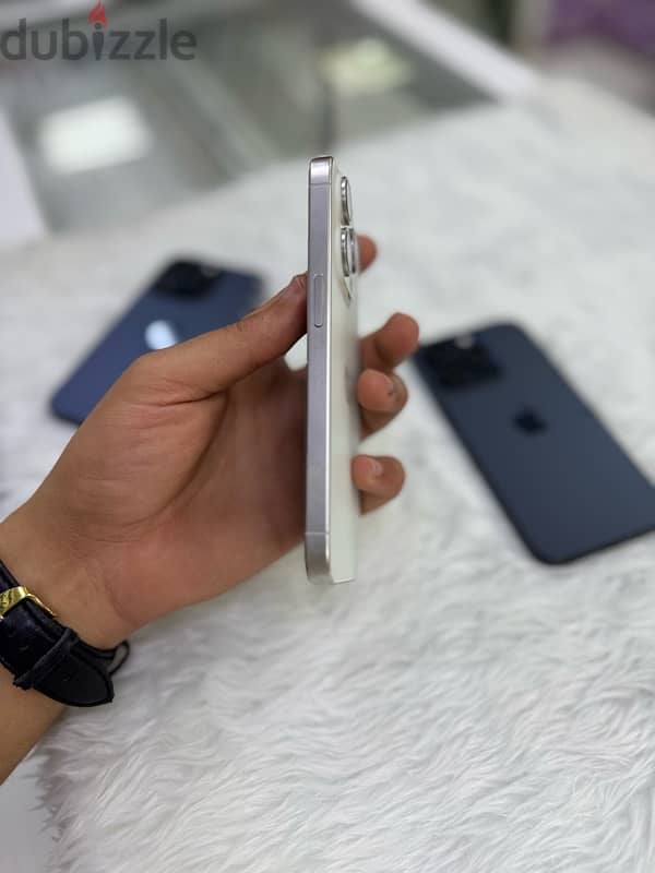 15برو 256GB بحاله الوكاله 15