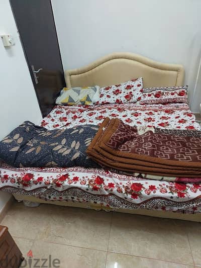 King size bed with Mattress 190×180×12cm