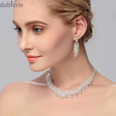 Exaggerated Crystal Light Luxury Necklace Earrings Set.