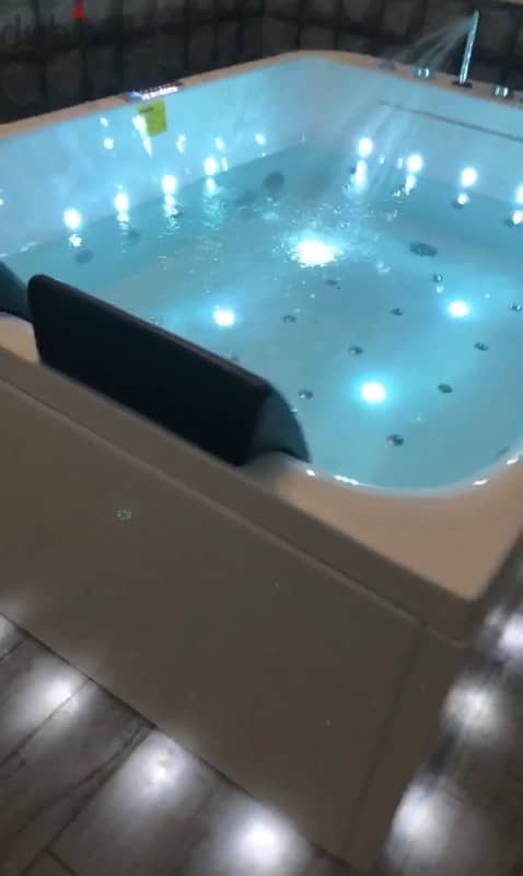 Jacuzzi-massage-waterfall-speaker-remote controlجاكوزي فخم والمواصفات 1