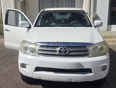 Toyota Fortuner 2011