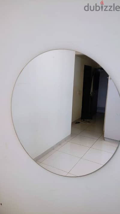 Round mirror