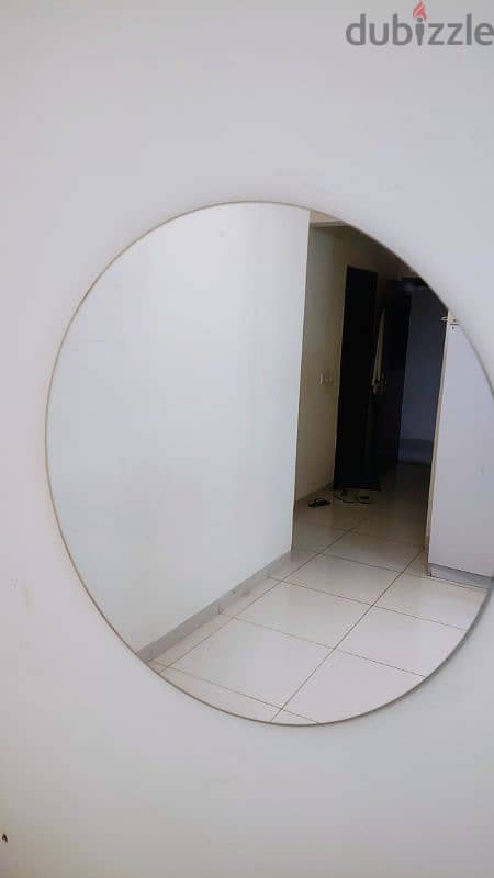 Round mirror 0