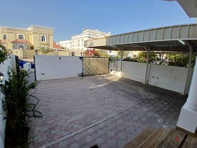 Azaiba villa for rent 5+1