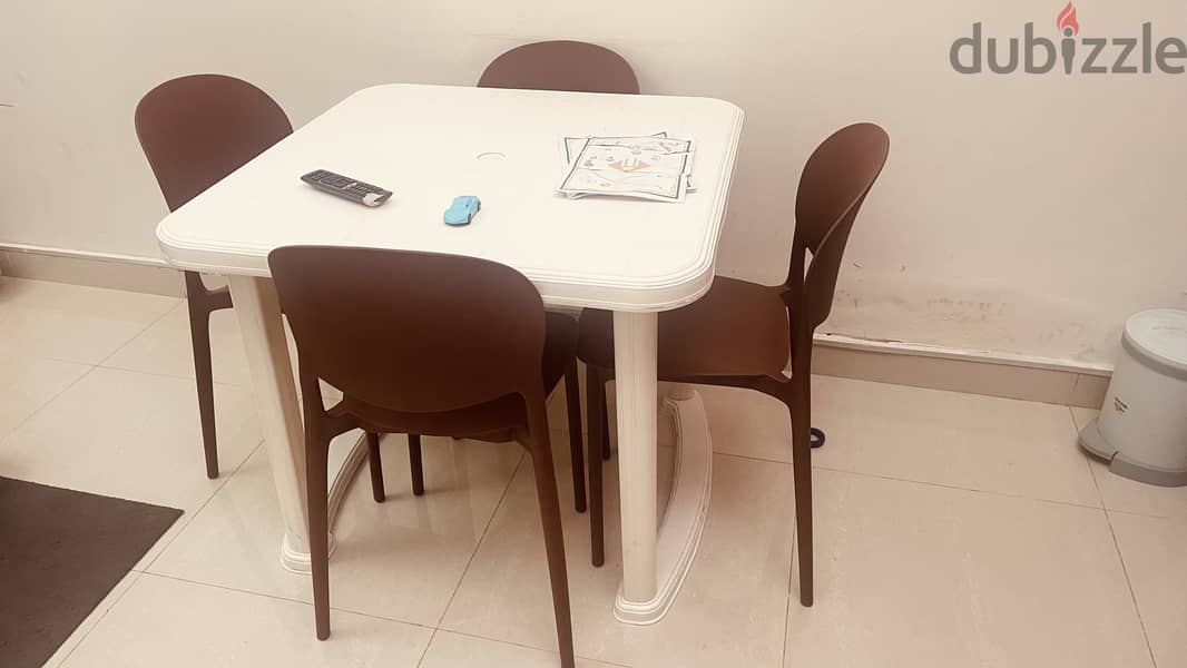 Strong Fibre Table & 4 plastic chairs for Sale 1