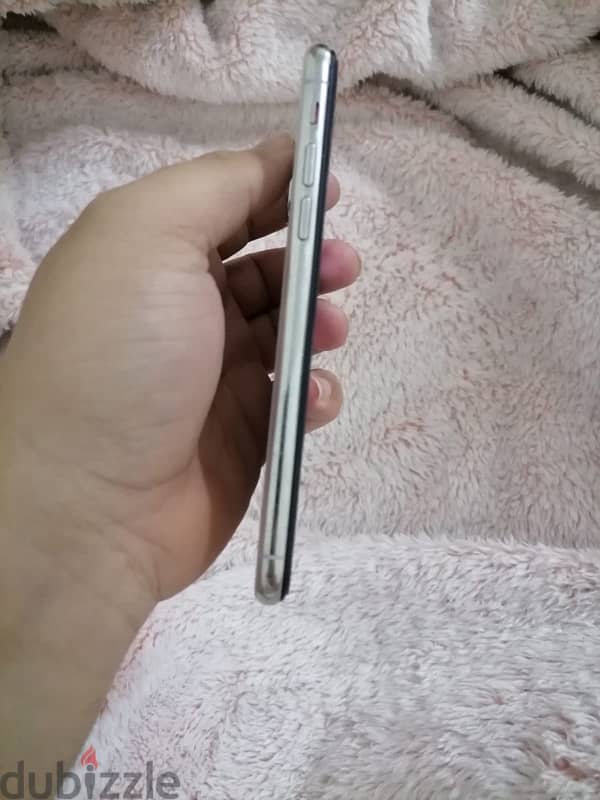 Iphone X , Mint Condition 2