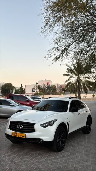 Infiniti QX70 S 2015 oman agency no. 1